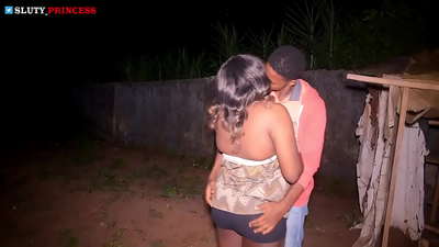 romance ຕາມຖະຫນົນແລະການຮ່ວມເພດຮ້ອນກັບເດັກຍິງ chubby ຈາກສະໂມສອນ